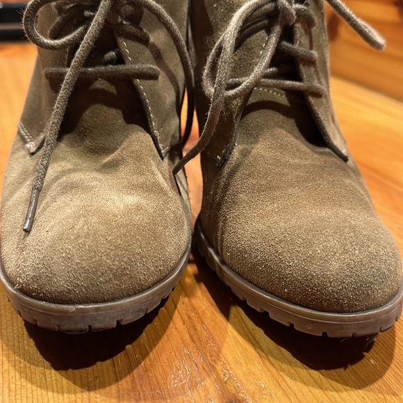 Audrey Brooke Tan Suede Leather Block Heel Booties - Picture 3 of 5